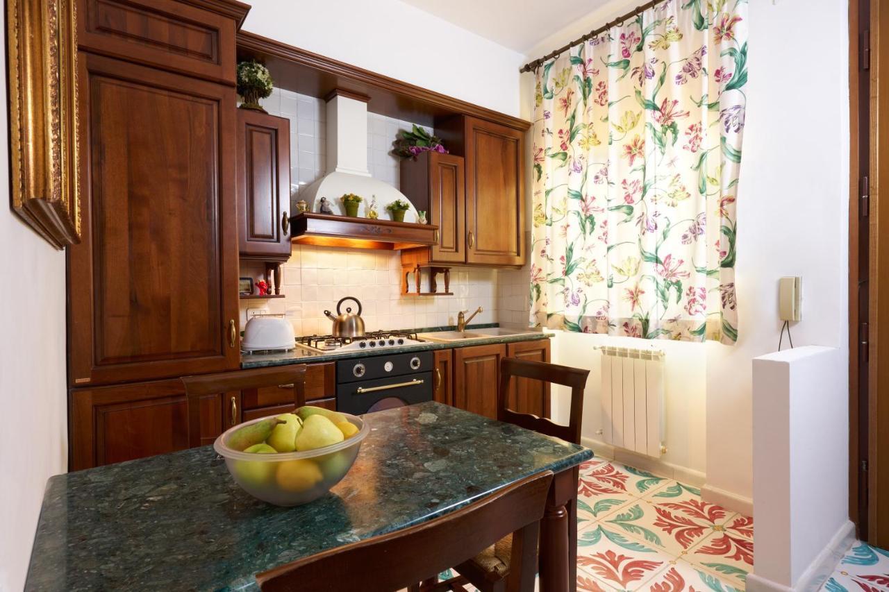 Delfini Trevi House Hotel Rome Buitenkant foto