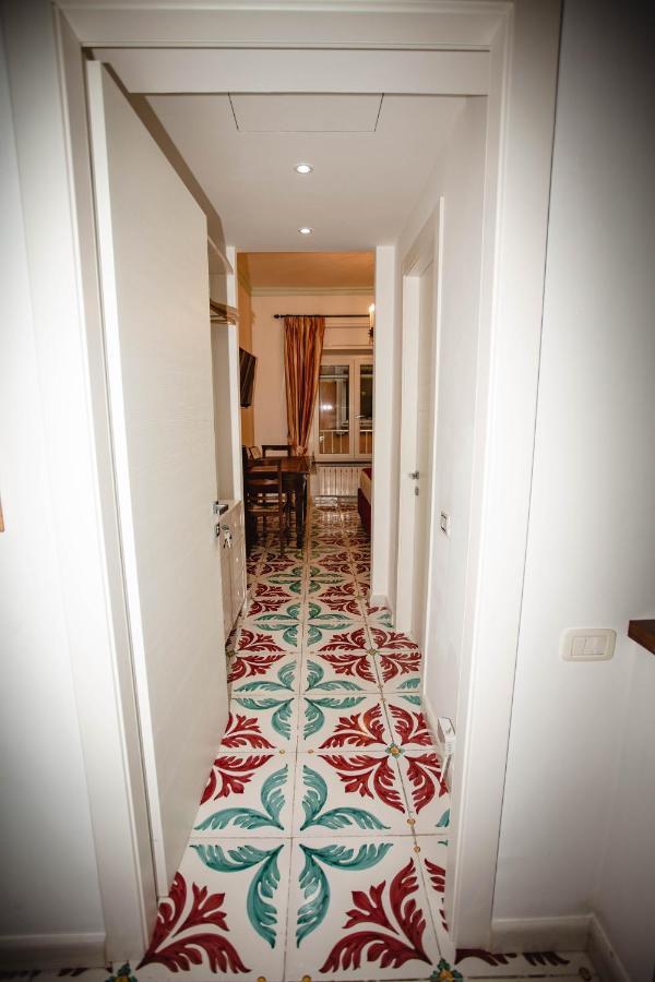 Delfini Trevi House Hotel Rome Buitenkant foto