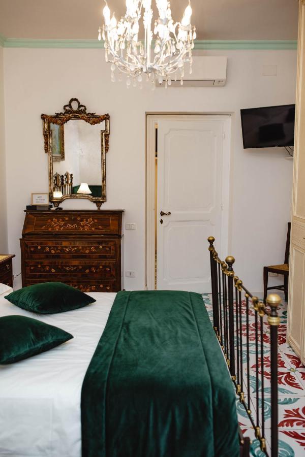 Delfini Trevi House Hotel Rome Buitenkant foto