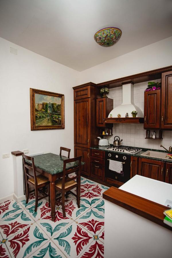 Delfini Trevi House Hotel Rome Buitenkant foto