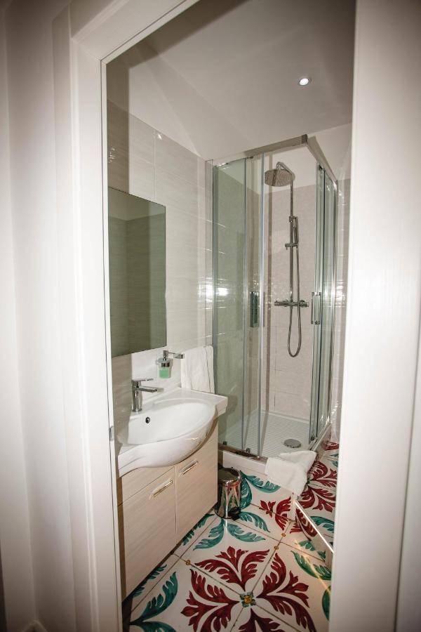 Delfini Trevi House Hotel Rome Buitenkant foto